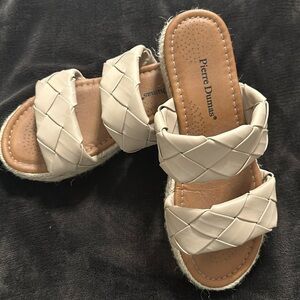 Women’s Pierre Dumas Magic slip on Sandal size 8